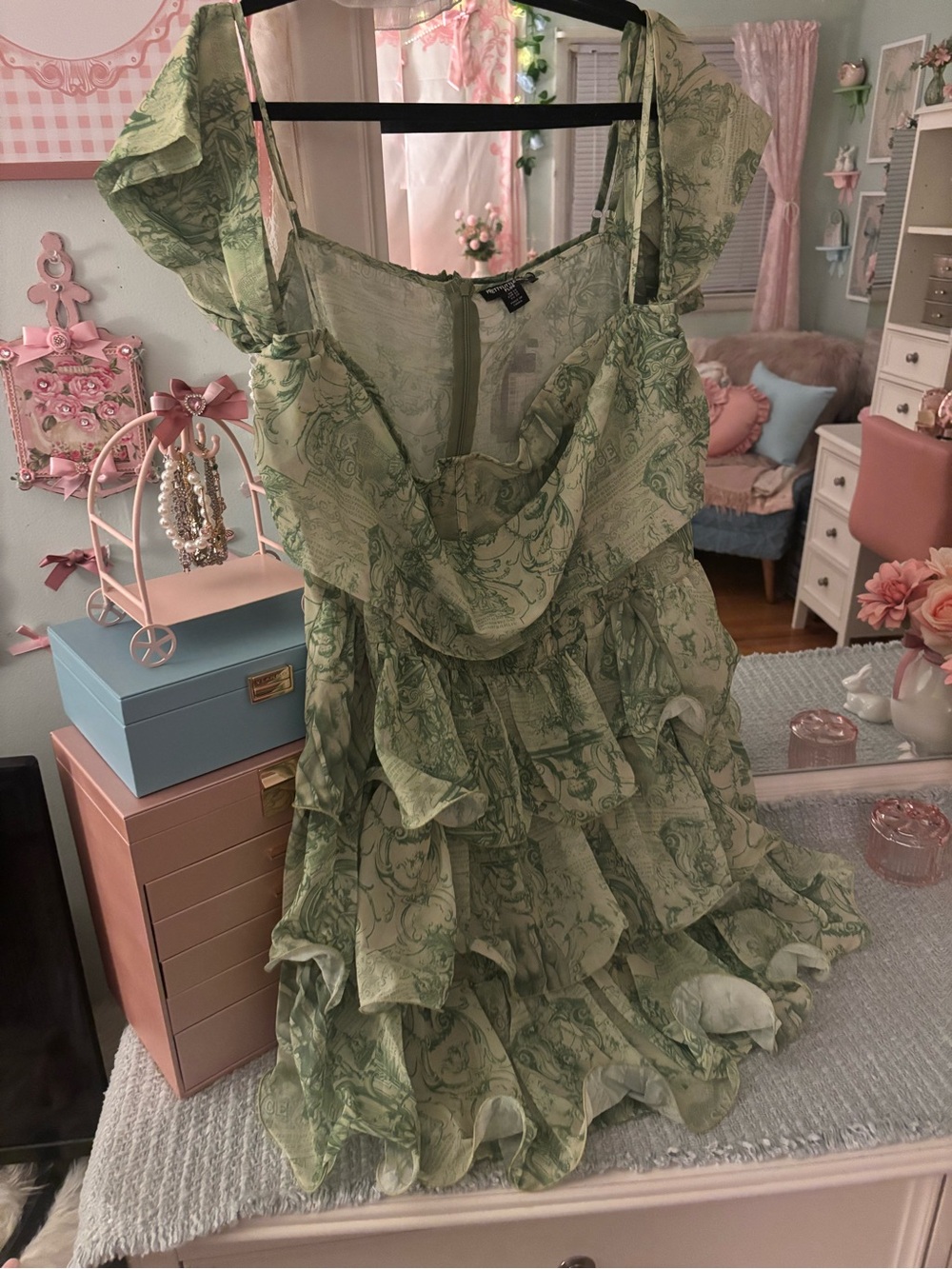 PrettyLittleThing Light Green Printed Tiered Dress